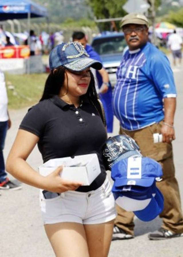 FOTOS: Así está el ambiente para el juego Honduras-Canadá en el estadio Olímpico