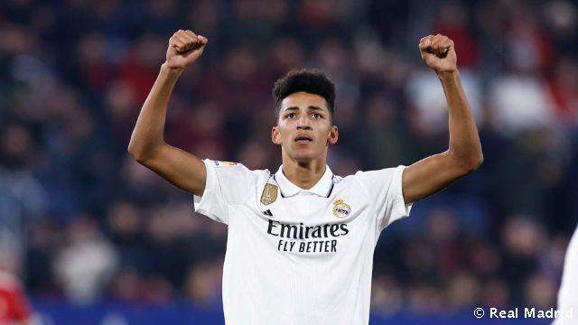 Álvaro Rodríguez se estrenó con un gol de cabeza en el Santiago Bernabéu.