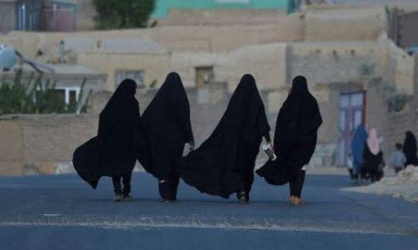 $!El endurecimiento del régimen talibán: Prohíben a las mujeres viajar sin un acompañante