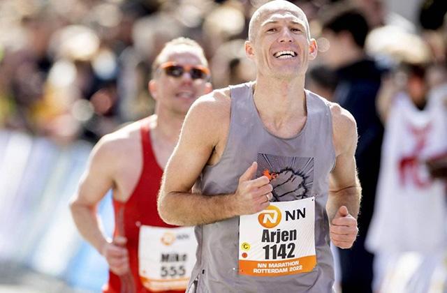 El brutal físico y nuevo deporte de Arjen Robben tras el retiro: 42 kilómetros en más de tres horas