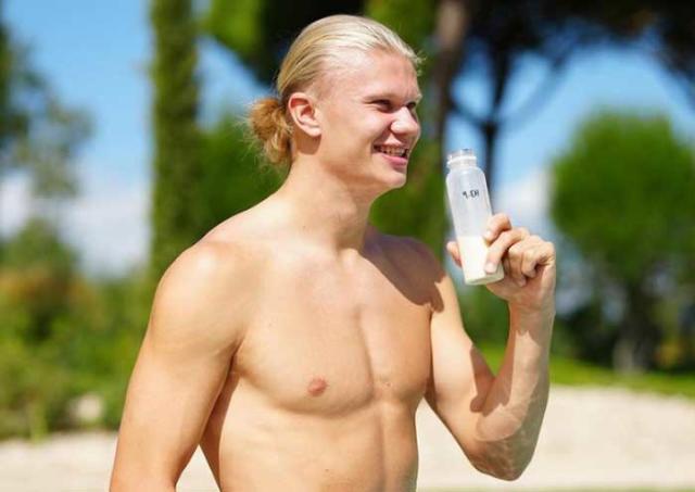 Haaland firmó hasta 2027 con el City, pero tendría una cláusula que le permitiría salir en 2024.