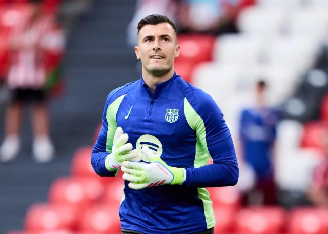 Iñaki Peña tiene las horas contadas en Barcelona tras no entrar en los planes de Flick.