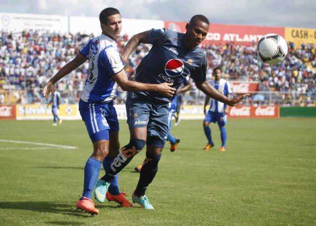 Entre el fútbol y la construcción: Exjugador de Honduras realiza su vida en Estados Unidos