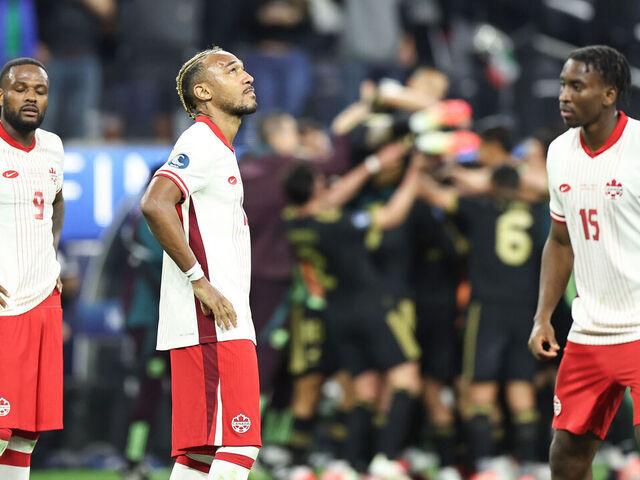 Se reveló el motivo: ¿por qué el técnico de Canadá mostraba una 'X' y un círculo frente a México?