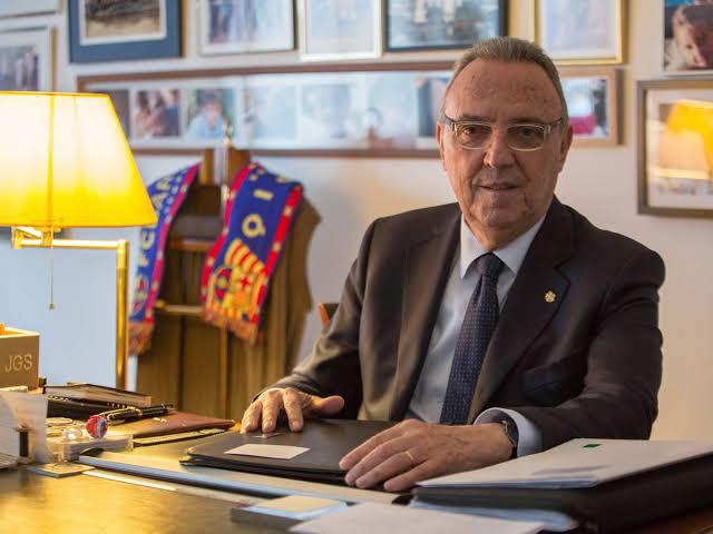 Joan Gaspart fue presidente del Barcelona. Ejerció el cargo entre los años 2000 y 2003 antes de poner su renuncia.