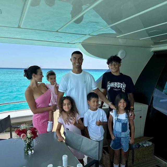 Las lujosas vacaciones de Cristiano Ronaldo con Georgina Rodríguez y todos hablan de los mismo: “Sigue disfrutando...”