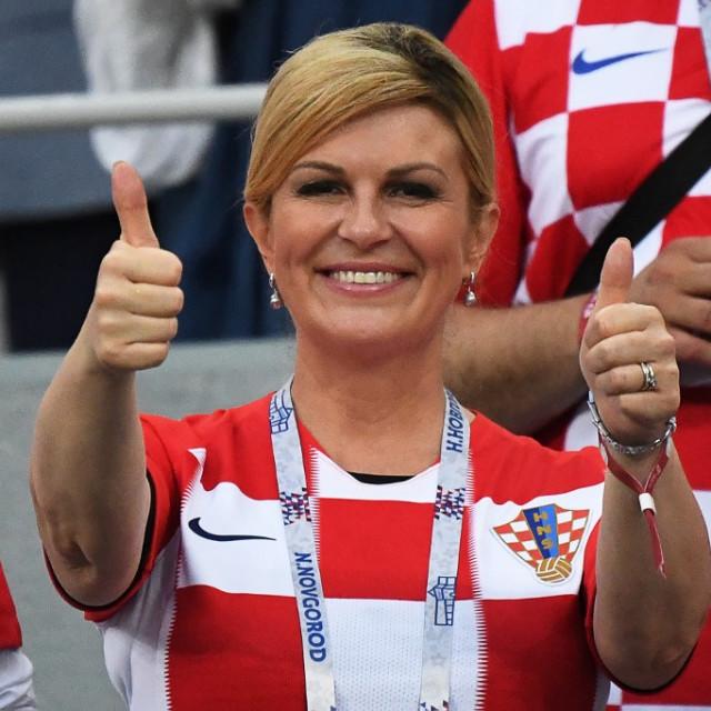 Fue un talismán en Rusia-2018 y ahora promete volver para la final en Qatar: ¿Qué fue de la hermosa expresidenta de Croacia?