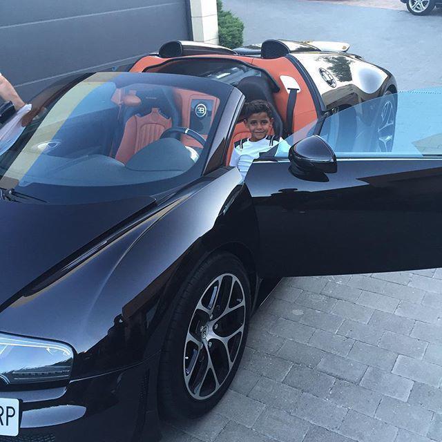 ¡Muestran el garaje completo! Así es la impresionante colección de autos de Cristiano Ronaldo: Los tiene todos