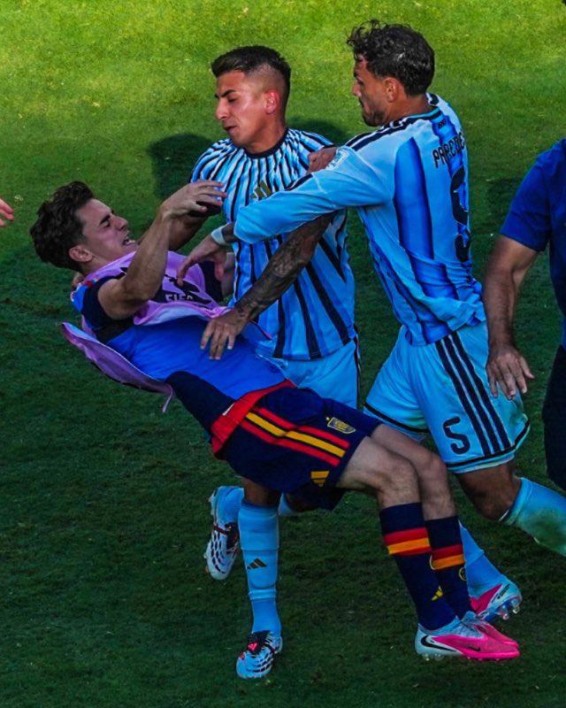 FIFA destroza a Argentina: el histórico castigo a Paredes y Gavi no se salvó