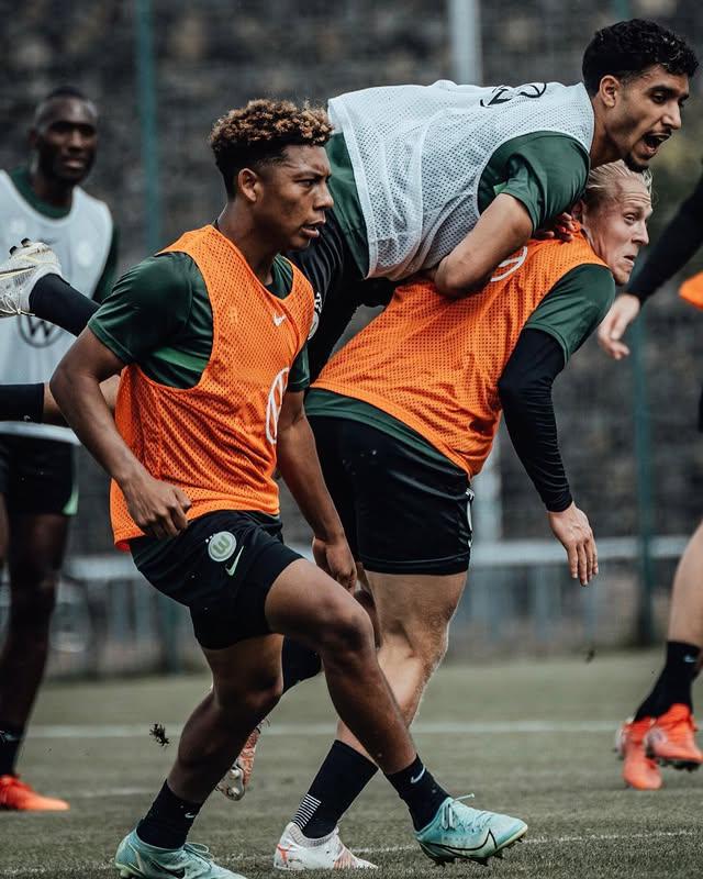 Jugó para Wolfsburgo, Honduras lo buscó y otra nación de Concacaf lo quiere rumbo al Mundial 2030 ¿Qué pasó con él?