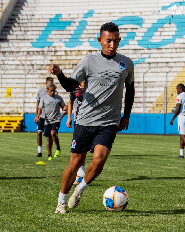 Fichajes: Sacudida en Honduras, Real Sociedad rescinde al DT italiano y Edwin Rodríguez es noticia