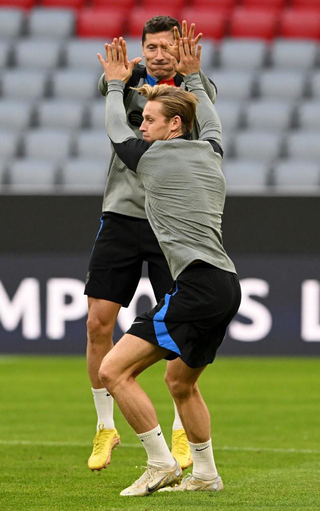 Lewandowski regresa a Múnich: el entrenamiento del Barcelona en el Allianz Arena; Koundé y Memphis tirando rostro
