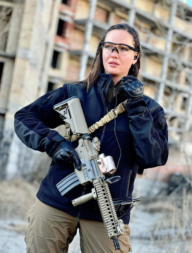 Deja los tacones y regresa al ejército: ex Miss Ucrania decide luchar por la libertad de su patria ante la invasión rusa de Putin