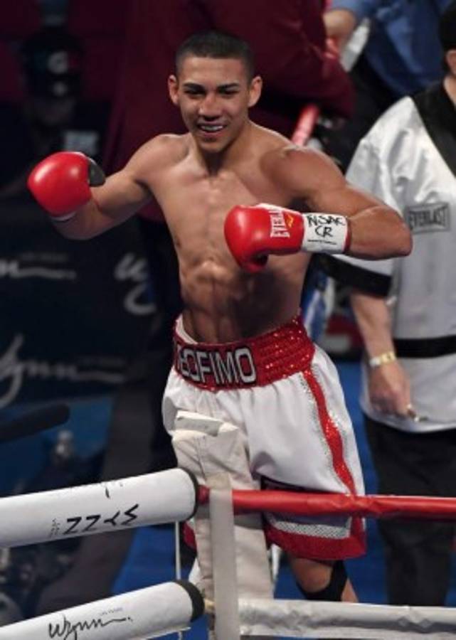 FOTOS: Así fue la paliza de Teofimo López a mexicano a Ishwar Siqueiros