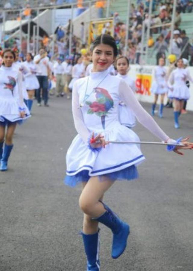¡Preciosas! Las 15 palillonas más bellas de los desfiles patrios en Honduras