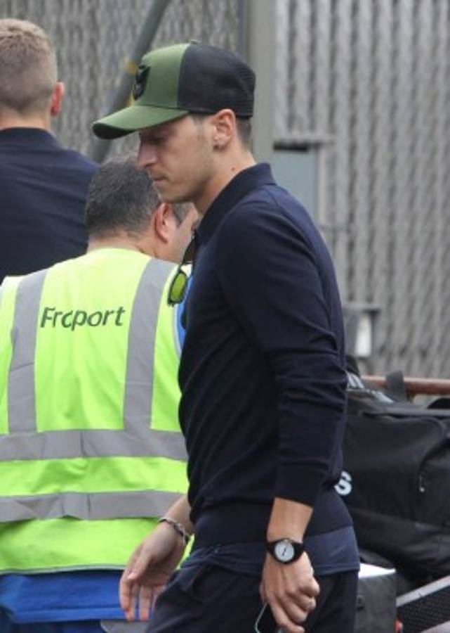 EN FOTOS: La amargura y frustración de la selección de Alemania al llegar a Frankfurt