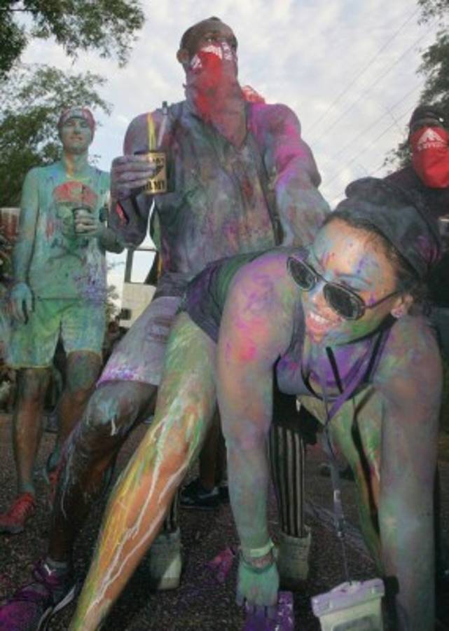 Las polémicas fotos de Usaín Bolt y el baile erótico con chicas en Brasil