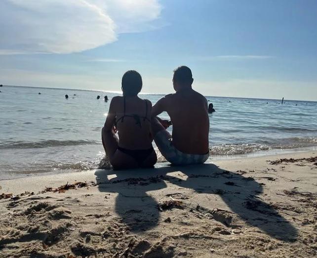 Su esposa deslumbró: Así fueron las vacaciones de “La Tota” Medina, entrenador de Motagua, en Roatán