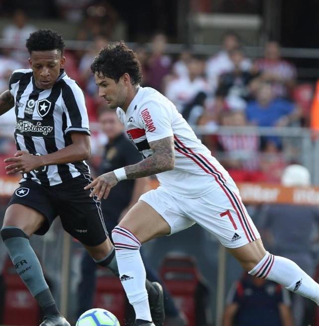 La vida loca de Pato, el brasileño que pudo ser el mejor “9” del mundo: Vivió en el hotel del sexo y le apareció un tumor