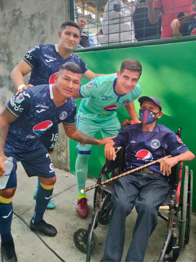 Chino López, Jonathan Rougier y Héctor Castellanos junto a Don Santos.