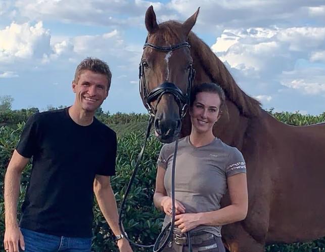 Thomas Muller rompe con su esposa tras 17 años juntos: se reveló el motivo