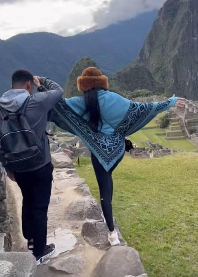 Choco Lozano y sus polémicas vacaciones con su bella novia tras no aceptar la convocatoria de Honduras para Copa Oro