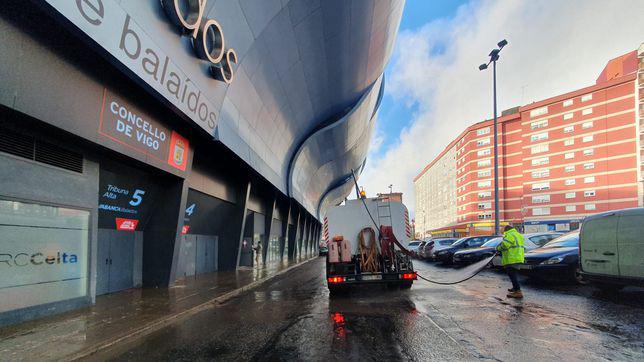 ¡Es de primera y alcanzó hasta un metro de agua! Así se inundó estadio de la Liga Española (FOTOS)