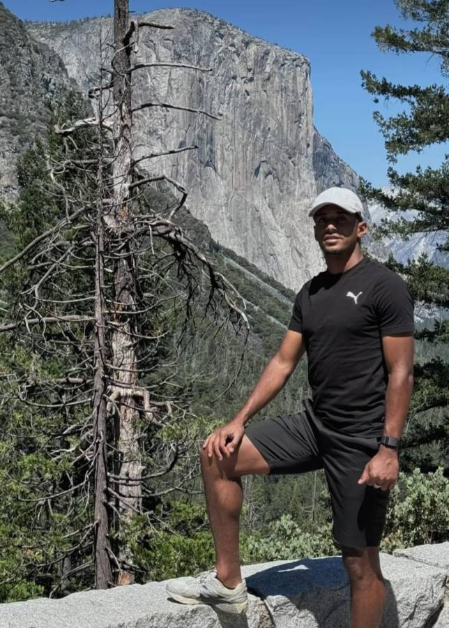 Choco Lozano se divierte con su bella pareja: Así son las vacaciones del hondureño previo a definir su futuro