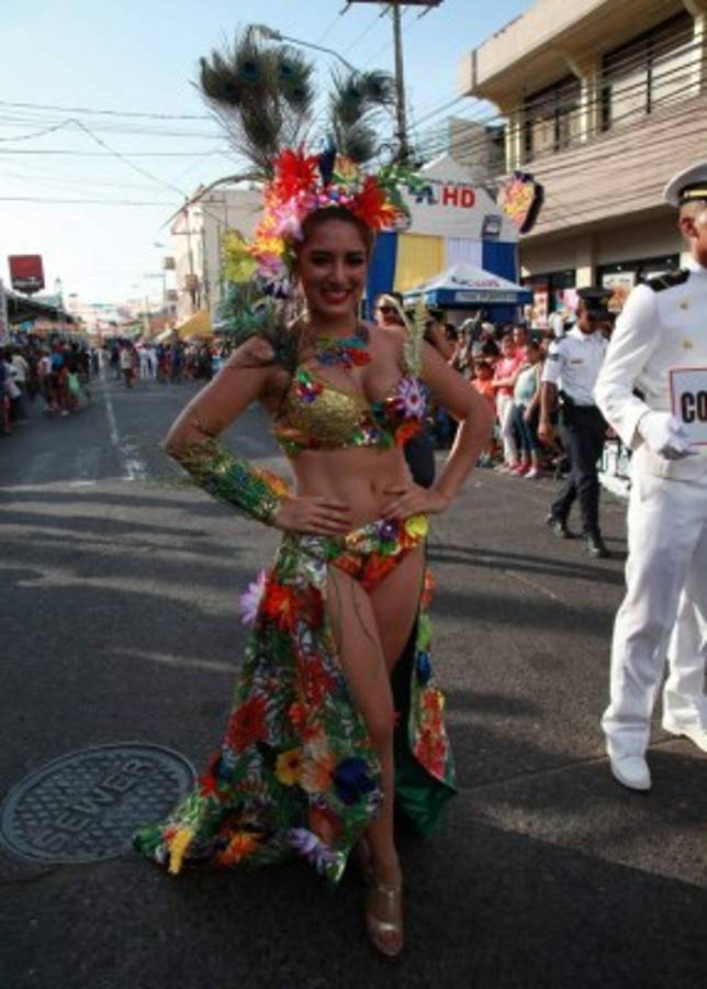 ¡BELLEZA! La campanita se roba el show en el carnaval de La Ceiba