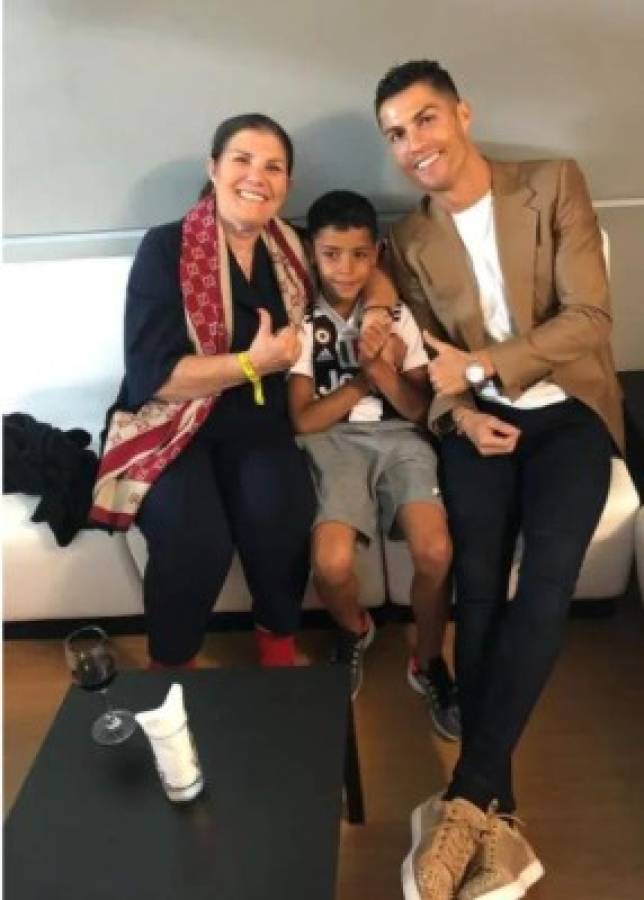 Mansión de $2.5 millones y un Ferrari: La vida de lujos de la mamá de Cristiano Ronaldo