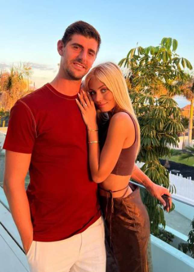 Quedó sorpresivamente eliminado del Mundial de Qatar y se marchó a una exótica isla con su preciosa prometida