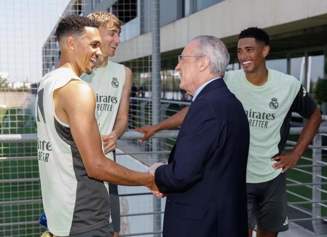 Alexander-Arnold conoció a sus nuevos compañeros: Xabi recuperó a varias figuras antes de afrontar el Mundial de Clubes