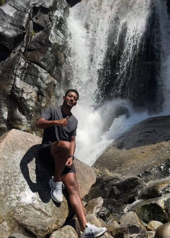 Choco Lozano se divierte con su bella pareja: Así son las vacaciones del hondureño previo a definir su futuro