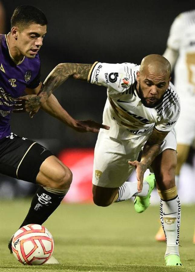 Así fue el debut de Dani Alves con los Pumas en la Liga MX: Su primer “Goya”, estadio lleno y asistencia de gol