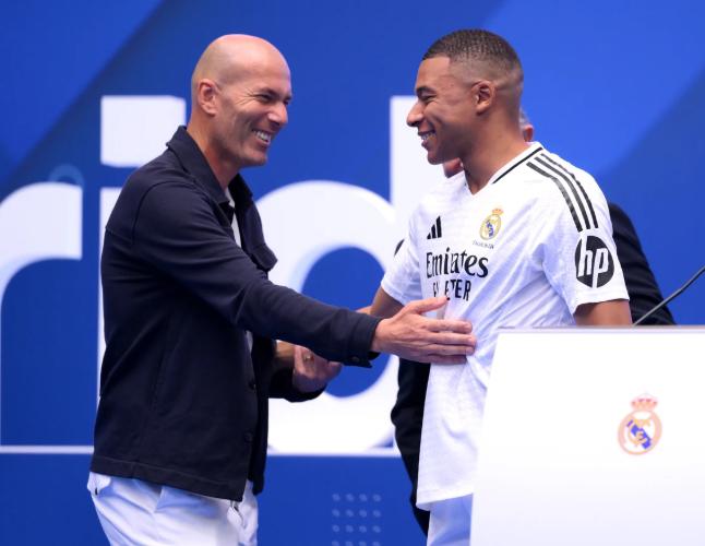 Florentino cambia de planes en el Real Madrid y la oferta de 100 millones del PSG; Barcelona ya sabe cuánto vale Julián Álvarez