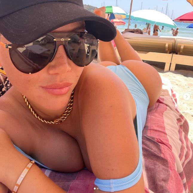 Wanda Nara responde a las fuertes críticas a su cuerpo sin filtro durante sus vacaciones en Ibiza: “Sí, tengo celulitis”