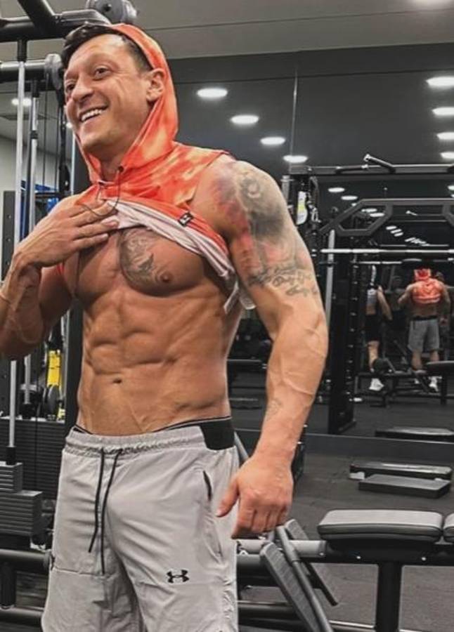 Mesut Ozil sigue sorprendiendo: brutal cambio físico y su nueva vida en Turquía alejado del fútbol