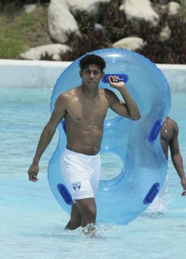 ¡Uno más a la lista! El nuevo y loco look de Carlo Costly con el Marathón