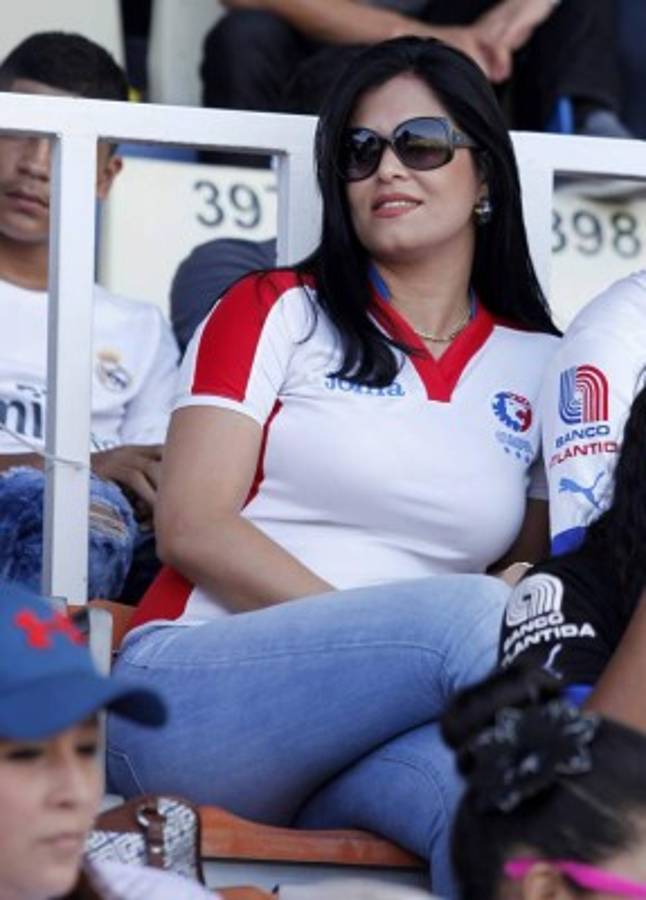 Las chicas más bellas de la gran final entre Olimpia y Real Sociedad