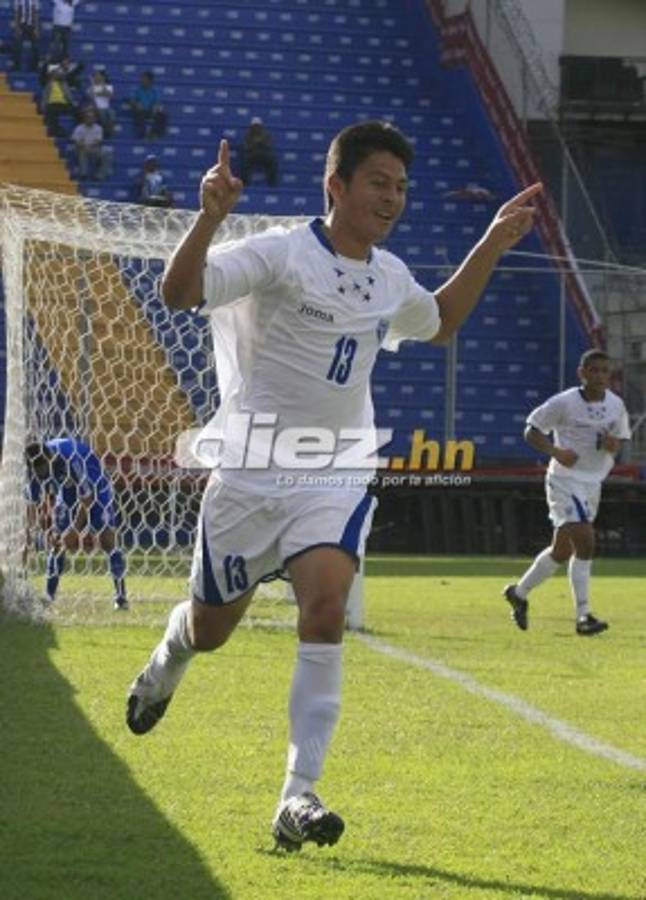 EN FOTOS: Las 20 inolvidables imágenes de Roger Espinoza con la camisa de Honduras