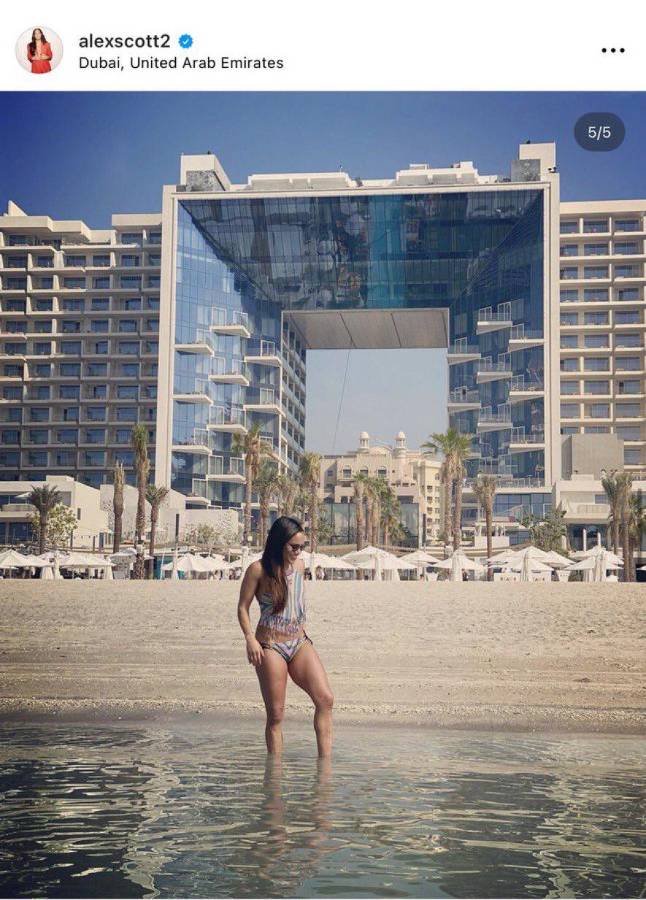 Nadie se atrevió a tanto: Quién es la periodista y exfutbolista que está desafiando las normas del Mundial de Qatar