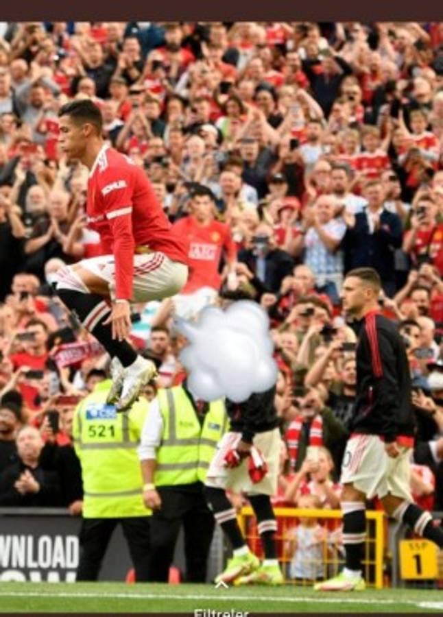 Cristiano Ronaldo hizo doblete con el United y estos son los mejores memes de su debut; Messi protagonista