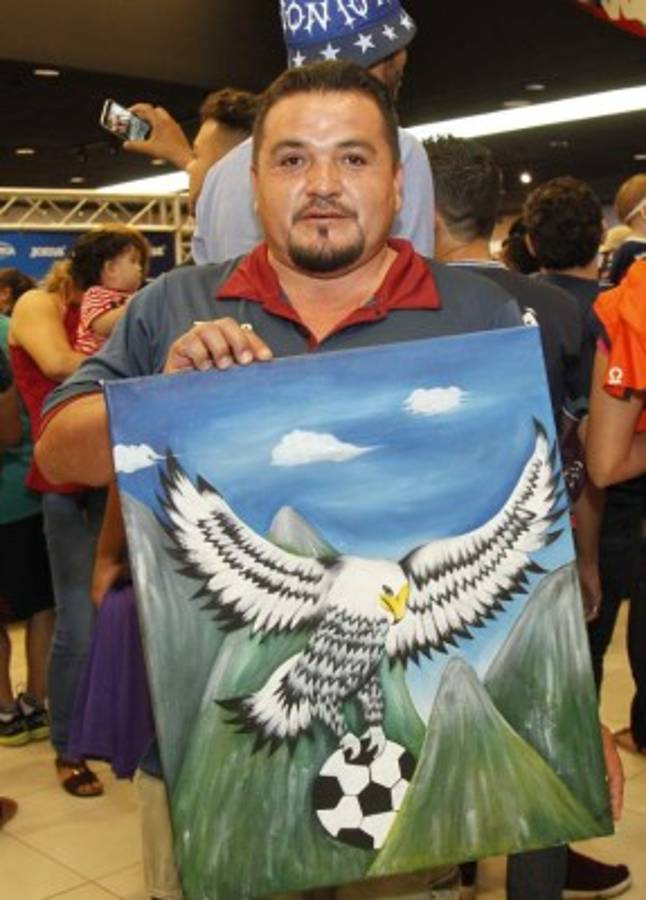 Aficionados abarrotaron llegada de Motagua a San Pedro Sula