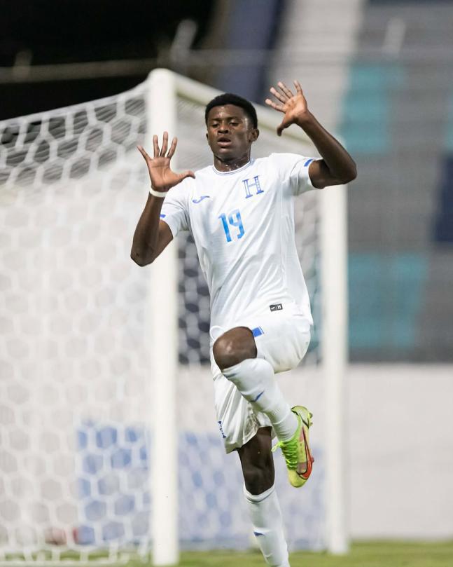 La eufórica celebración de Honduras tras clasificar al Mundial Sub-17, el gesto del técnico y el apagón que sorprendió