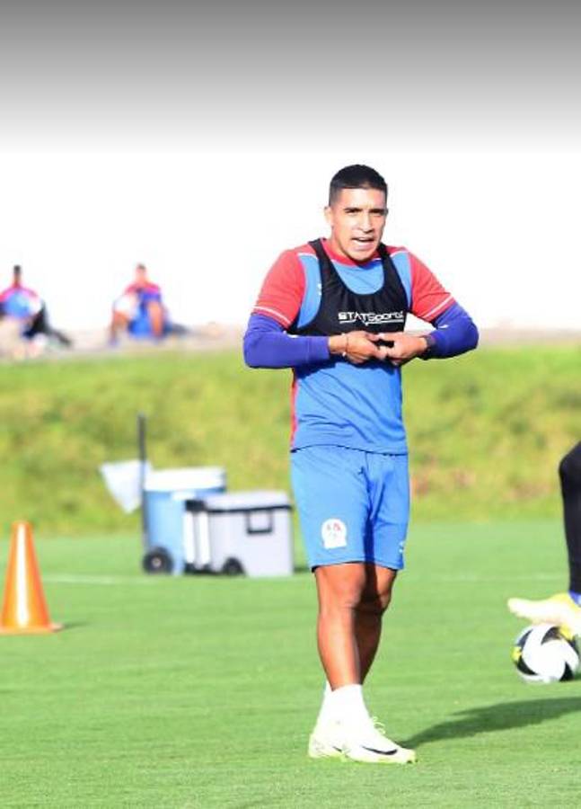 El nuevo 11 que está armando el Olimpia de Eduardo Espinel con los fichajes para recuperar el trono en la Liga Nacional