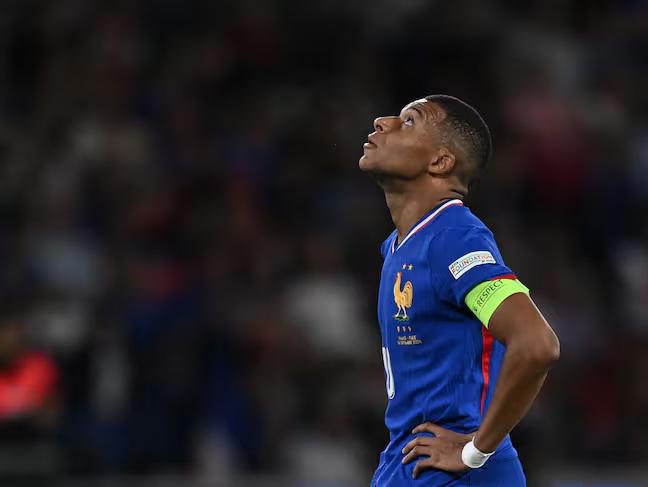 Arde Francia tras derrota contra Italia y referente ‘señala’ a Mbappé: “Difícil no ver una piedra en el jardín”