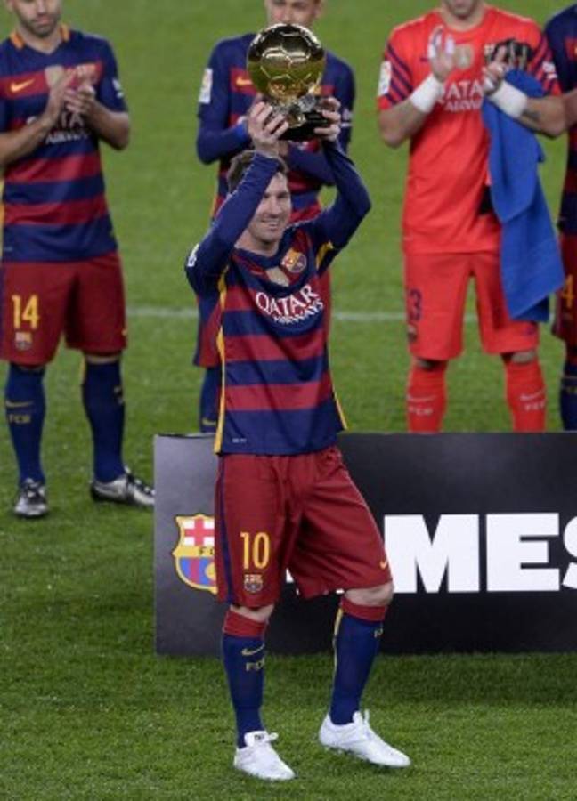 Así fue el homenaje del Camp Nou a Lionel Messi tras ganar su quinto Balón de Oro