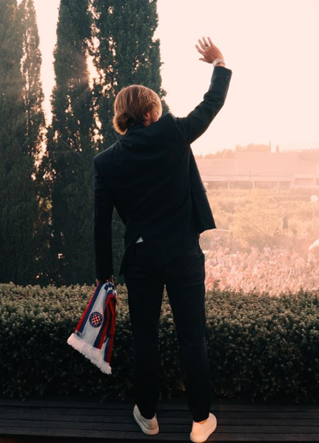 Rakitic se aburrió de Arabia Saudita y fue presentado por su nuevo equipo: brutal bienvenida para el croata