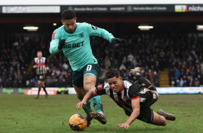 El partido de la FA Cup que se disputó en una tremenda lodacera: Esto es una vergüenza