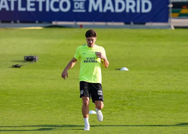 Fuera: los carteles que aparecieron en la sede del Atlético contra Julián
